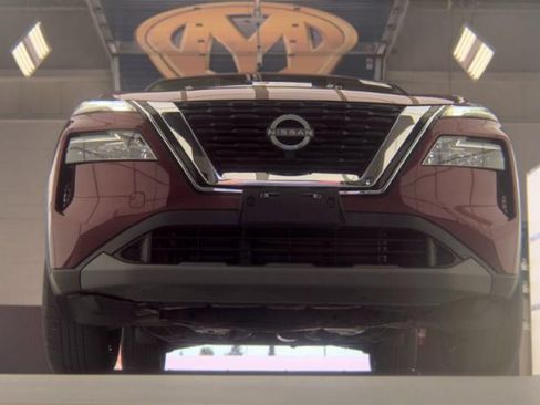 Used 2023 Nissan Rogue SV AWD/4WD image 3