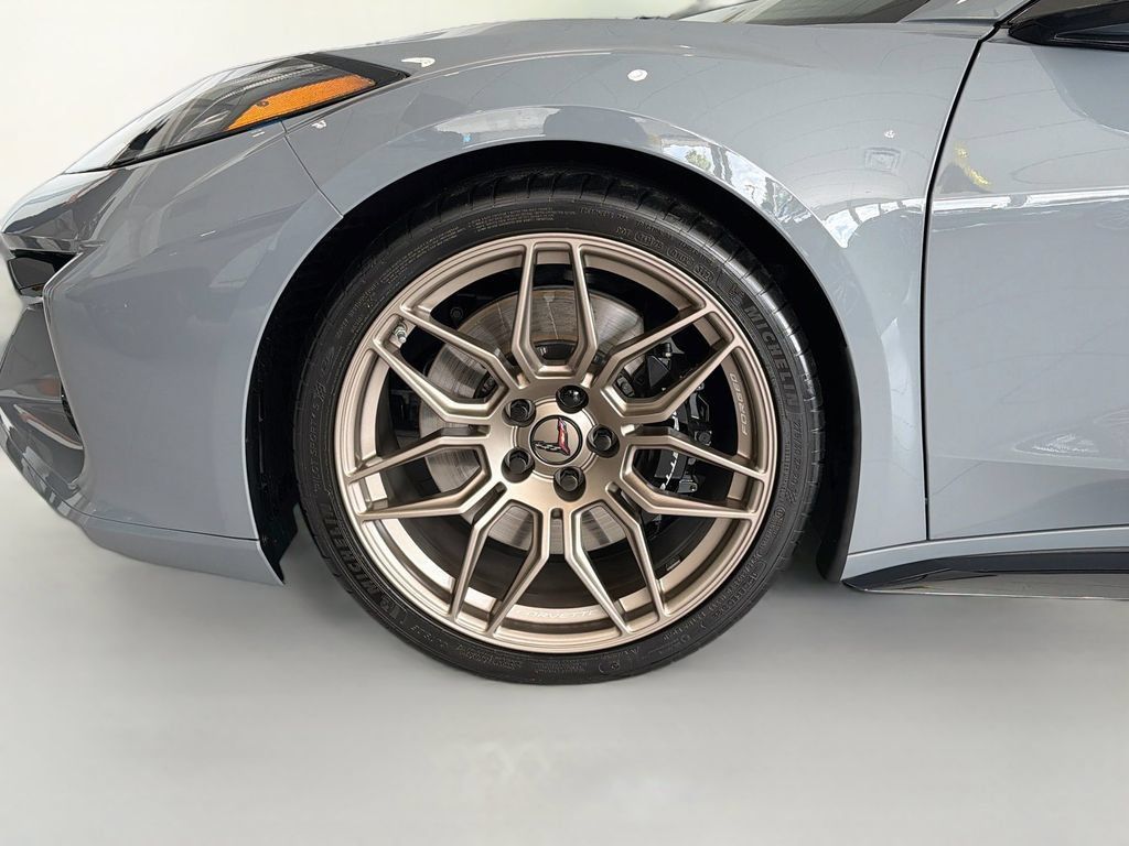 Used 2025 Chevrolet Corvette Z06 RWD image 29