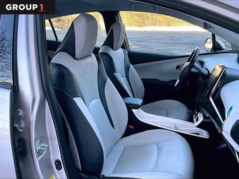 Certified 2017 Toyota Prius Prime Premium image 7