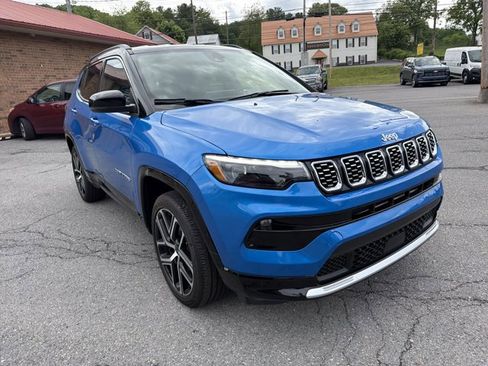 Used 2025 Jeep Compass Limited w/ Elite Group AWD/4WD image 3