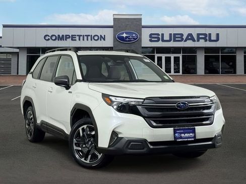 Certified 2025 Subaru Forester Premium AWD/4WD image 1