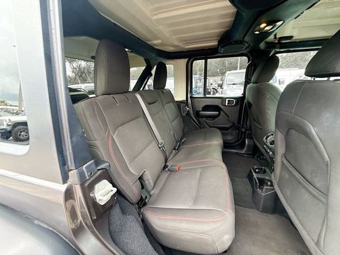 Used 2023 Jeep Wrangler Unlimited Rubicon AWD/4WD image 32