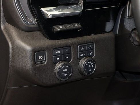 Used 2024 Chevrolet Silverado 1500 High Country w/ Technology Package AWD/4WD image 27
