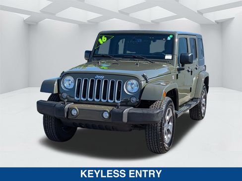 Used 2016 Jeep Wrangler Unlimited Sahara w/ Max Tow Package AWD/4WD image 8