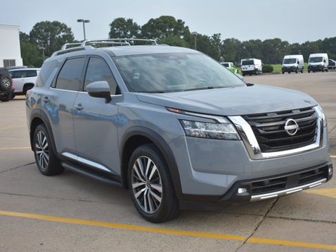 Used 2022 Nissan Pathfinder Platinum w/ Lighting Package (N93) AWD/4WD image 3
