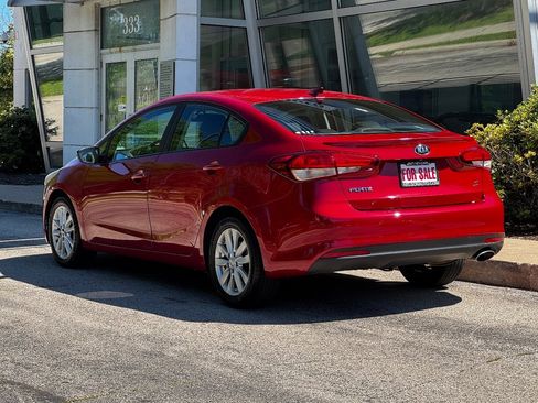 Used 2017 Kia Forte S FWD image 8