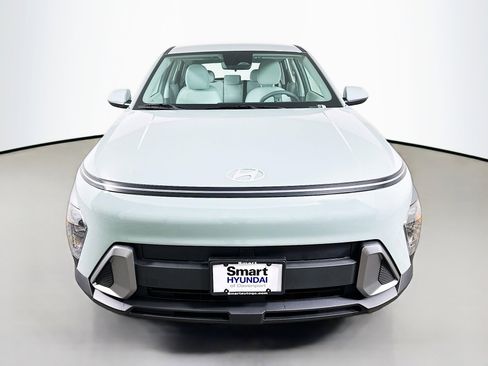 New 2026 Hyundai Kona SE image 2