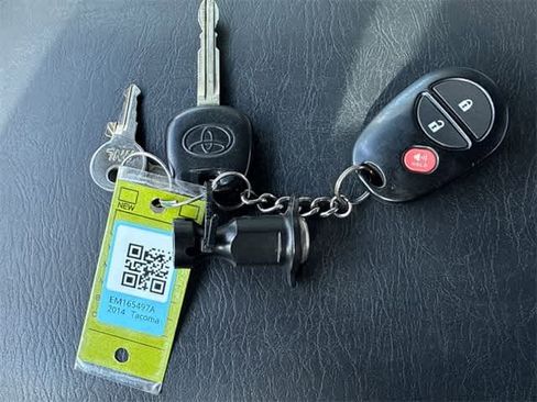 Used 2014 Toyota Tacoma PreRunner w/ SR5 Package image 37