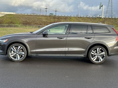 Used 2025 Volvo V60 B5 Cross Country Plus AWD/4WD image 6