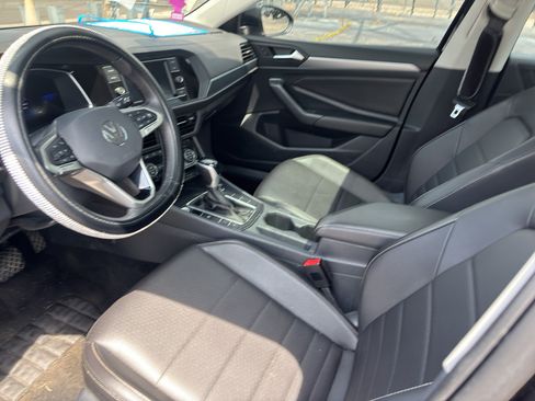 Used 2023 Volkswagen Jetta SE w/ Panoramic Sunroof Package FWD image 2