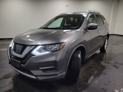 Used 2017 Nissan Rogue SV image 5