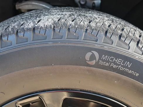 Used 2023 Chevrolet Tahoe LT w/ Luxury Package image 27