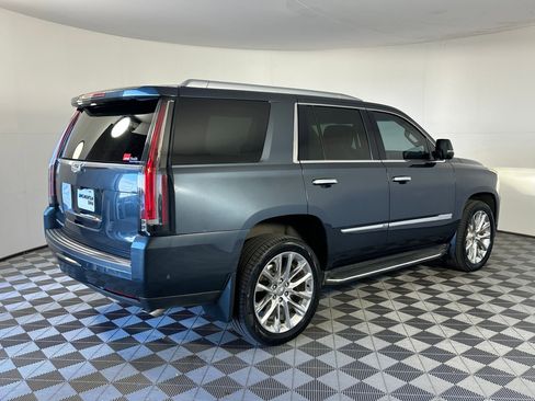 Used 2019 Cadillac Escalade Luxury image 7