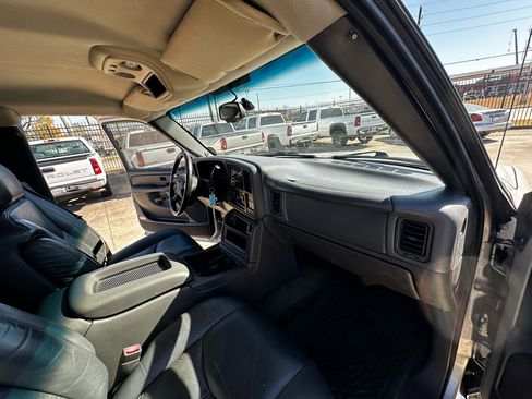 Used 2004 GMC Sierra 1500 SLE w/ Safe And Sound Package image 38