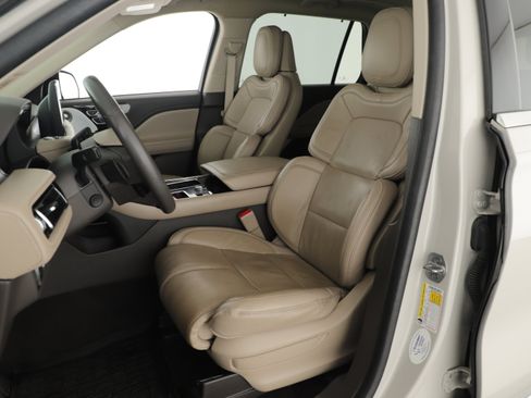 Used 2023 Lincoln Aviator Reserve w/ Equipment Group 201A image 8