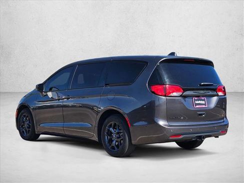Used 2020 Chrysler Pacifica Touring w/ Advanced Safetytec Group FWD image 5