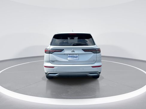 Used 2025 Mitsubishi Outlander SE FWD image 8