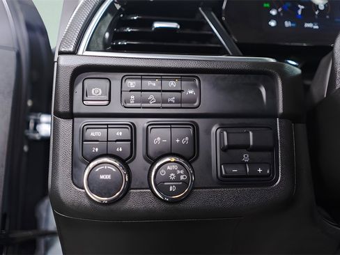 Used 2025 Chevrolet Suburban RST w/ Sun And Tow Package image 21