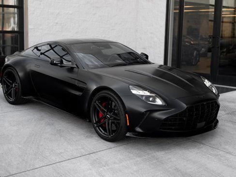Used 2025 Aston Martin V8 Vantage Coupe image 14