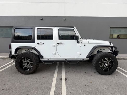 Used 2016 Jeep Wrangler Unlimited Sport w/ Connectivity Group AWD/4WD image 10
