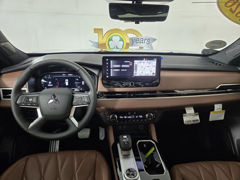 New 2026 Mitsubishi Outlander SEL image 13