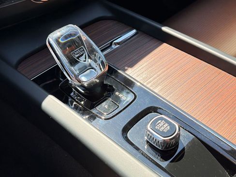 Certified 2024 Volvo XC60 B5 Ultimate w/ Protection Package Premier image 19