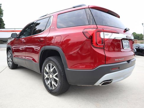 Used 2022 GMC Acadia SLE w/ Driver Convenience Package FWD image 4