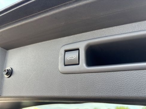 Used 2025 Toyota Highlander XSE AWD/4WD image 25
