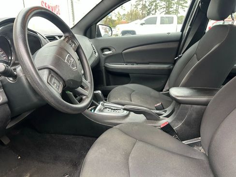 Used 2013 Dodge Avenger SE image 10