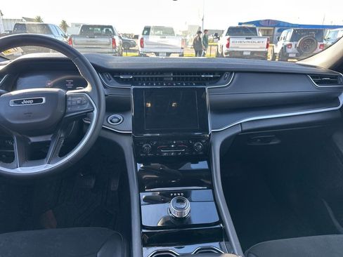 Used 2023 Jeep Grand Cherokee L Laredo image 10