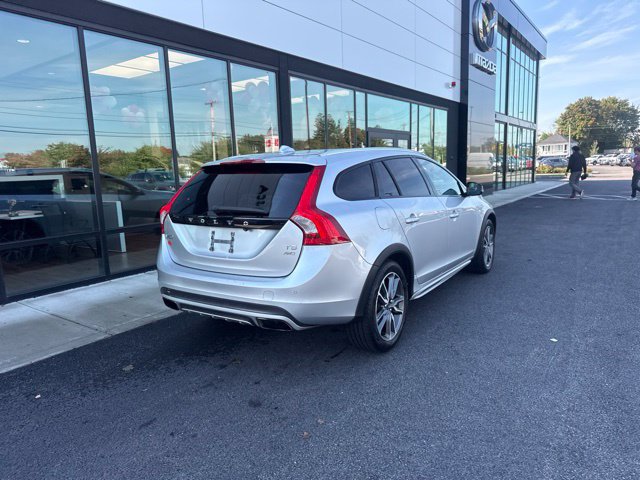 Used 2016 Volvo V60 T5 Cross Country Platinum AWD/4WD image 3
