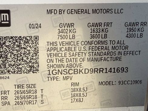 Used 2024 Chevrolet Suburban LS RWD image 13