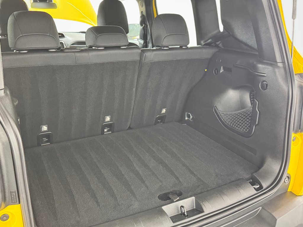 Used 2018 Jeep Renegade Latitude w/ Cold Weather Group AWD/4WD image 14