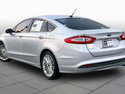 Used 2016 Ford Fusion SE w/ Equipment Group 202A FWD image 12