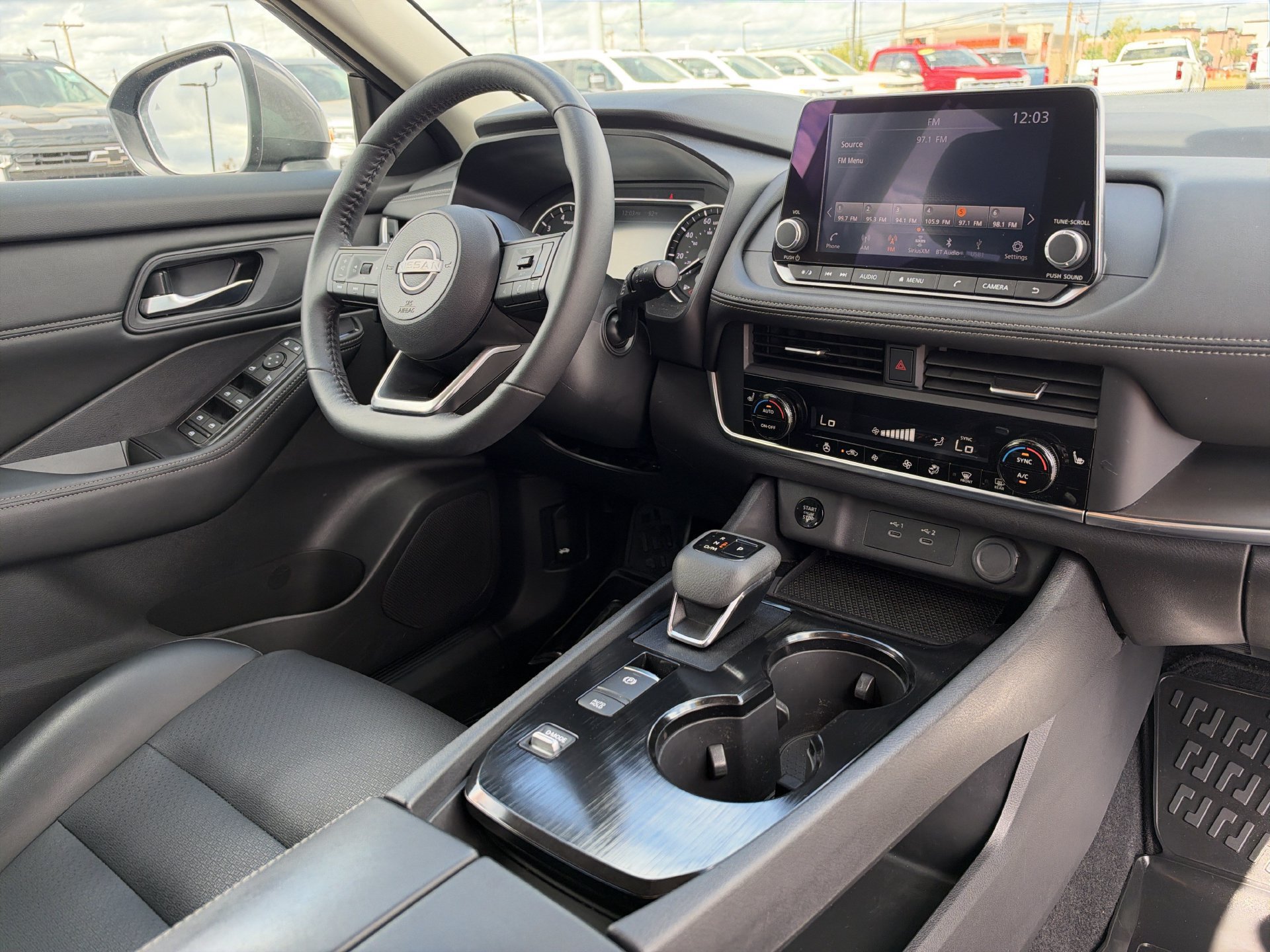 Used 2024 Nissan Rogue SV w/ SV Premium Package FWD image 16