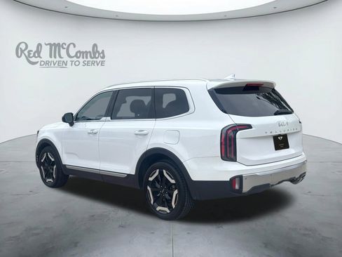 Used 2023 Kia Telluride EX w/ EX Captain's Chair Package FWD image 3