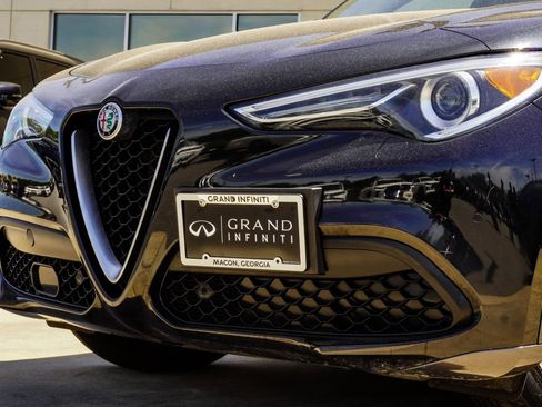 Used 2023 Alfa Romeo Stelvio Ti AWD/4WD image 2