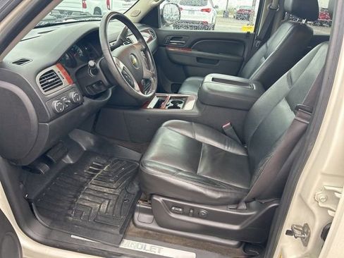 Used 2013 Chevrolet Avalanche LTZ AWD/4WD image 7