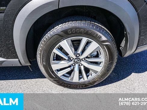 Used 2025 Nissan Pathfinder SL FWD image 16