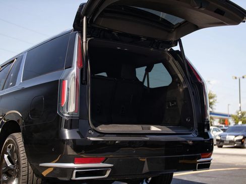 Used 2021 Cadillac Escalade ESV Premium Luxury w/ Driver Assist Tech Package AWD/4WD image 15