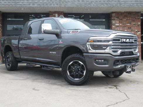 Used 2025 RAM 2500 Laramie AWD/4WD image 1