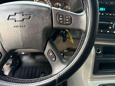 Used 2005 Chevrolet Avalanche 2500 w/ Preferred Equipment Group image 11