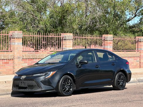 Used 2020 Toyota Corolla LE image 1