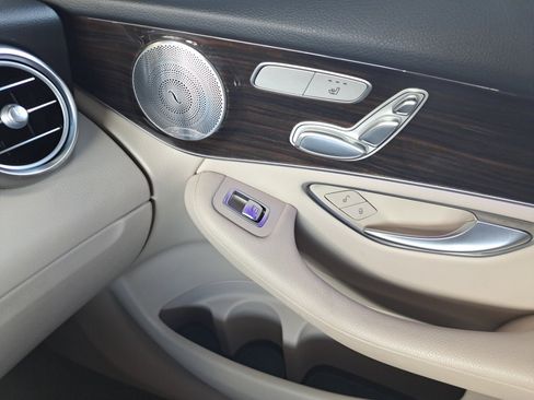 Used 2020 Mercedes-Benz GLC 300 4MATIC image 35