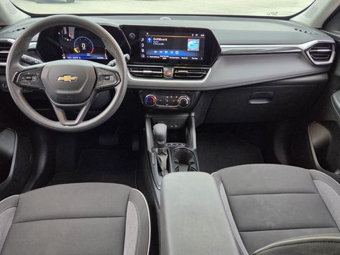 Used 2025 Chevrolet TrailBlazer LT AWD/4WD image 16