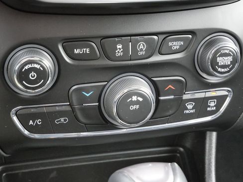 Used 2021 Jeep Cherokee Latitude Lux AWD/4WD image 40