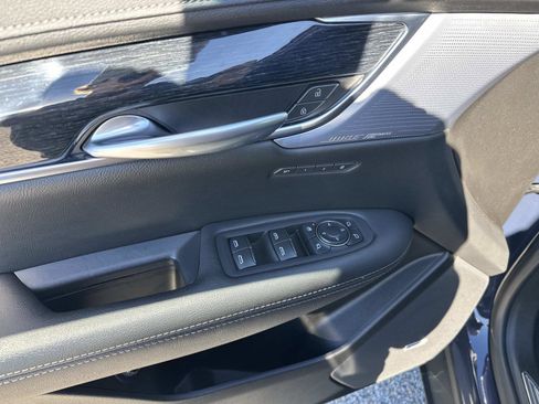 Certified 2025 Cadillac XT5 Premium Luxury image 19