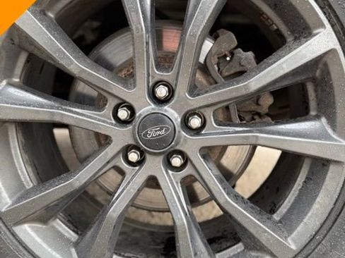 Used 2018 Ford Explorer XLT w/ Equipment Group 202A AWD/4WD image 8