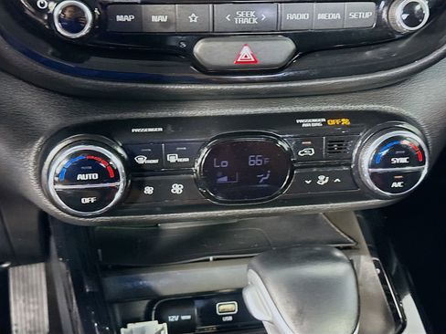 Used 2023 Kia Soul GT-Line FWD image 16