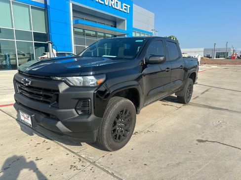 Used 2026 Chevrolet Colorado W/T w/ WT Custom Package RWD image 2